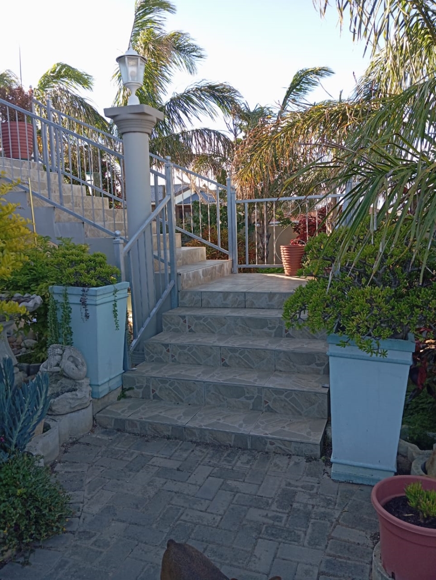 4 Bedroom Property for Sale in Wavecrest Eastern Cape